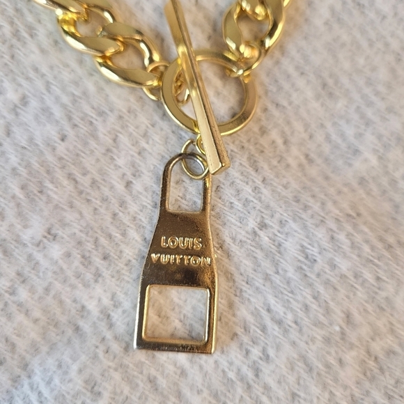 GOLD PLATED NECKLACE - Picture 2 of 3